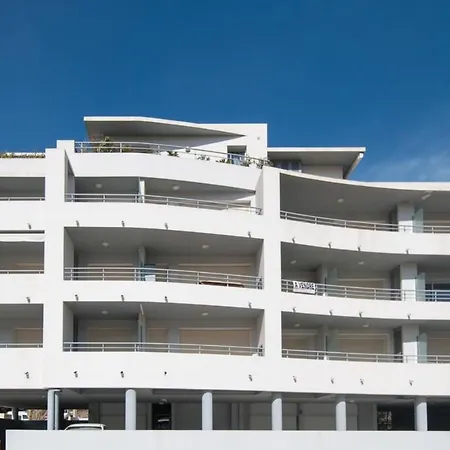 L'orangeraie Calvi Centre à 300m De La Et Du Port Parking Privé * Calvi (Corsica)