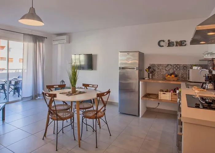 L'orangeraie Calvi Centre A 300m De La Et Du Port Parking Prive Апартаменты